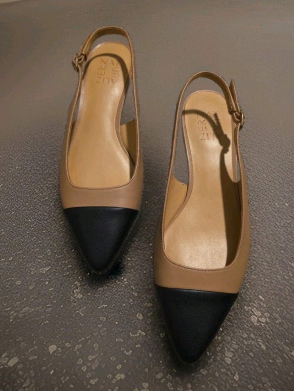 Naturalizer Banks  tan/black leather Slingbacks Sz 6.5